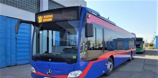 Primul dintre cele 15 autobuze hibrid Mercedes-Benz achiziționate cu fonduri europene a sosit la Oradea