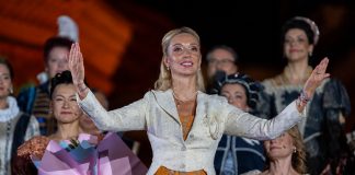 Madrigal a adus muzica în curtea Spitalului Colțea. Peste 1.000 de spectatori la concertul dedicat pacienților și medicilor